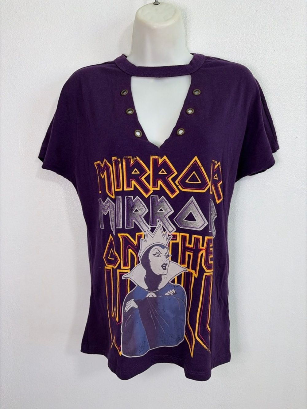 Disney Boutique Evil Queen Snow White Mirror Mirror Choker Graphic Tee Small